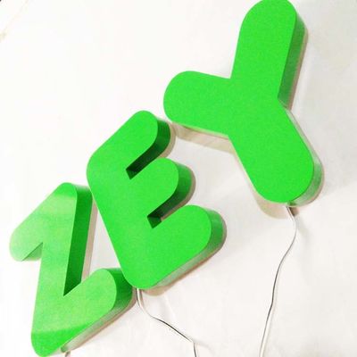 屋外3Dはビジネスのための導かれたバックリットの手紙の印のロゴを照らした