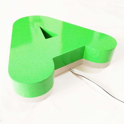 屋外3Dはビジネスのための導かれたバックリットの手紙の印のロゴを照らした