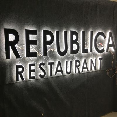 ビジネスShopfront LEDのアクリルの手紙の表記30cm