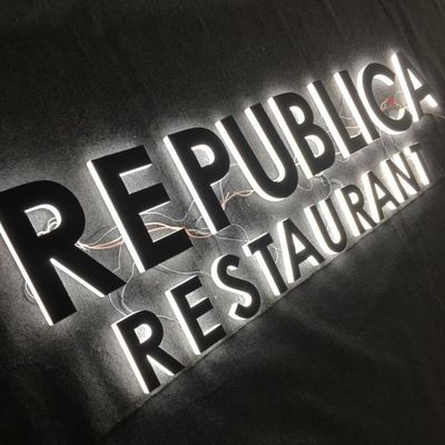 ビジネスShopfront LEDのアクリルの手紙の表記30cm