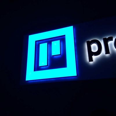 Shopfrontの半透明なアクリルのバックリットの手紙の印会社のための40cm