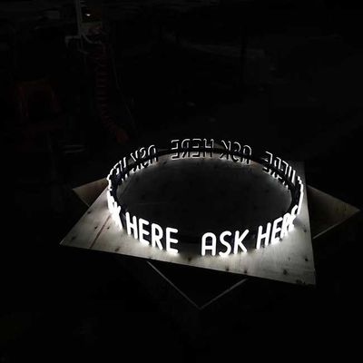 6500Kはレストランのホテルのための経路識別文字の印の前部Litを導いた