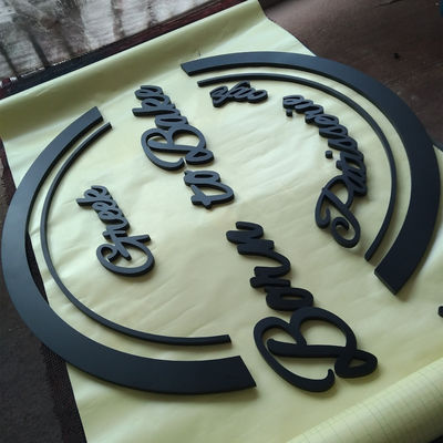 アクリル3D手紙の印は非ビジネス ロゴの壁の台紙のロゴの印の手紙を照らした