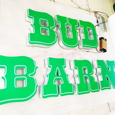 ODMは3dアルミニウムを文字を入れる10cmのアクリルのアルファベットのライト ボックスに導いた