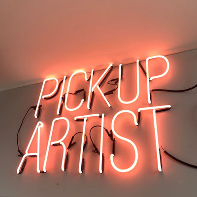 レストランは導かれた個人化されたネオン棒を署名するアクリルのネオン サイン板に貯える