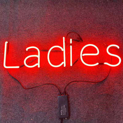 レストランは導かれた個人化されたネオン棒を署名するアクリルのネオン サイン板に貯える