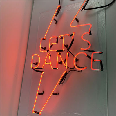 赤いピンクのバレンタインは家棒7.5kvのためのネオン サイン板を入れ墨する