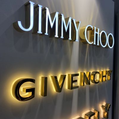 金属のロゴおよび店先の印12VDCレーザーの切口に文字を入れること