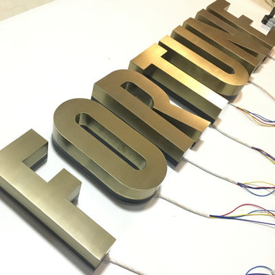 屋外3dはハローのLitの印を文字を入れる壁に取り付けられたULに照らした