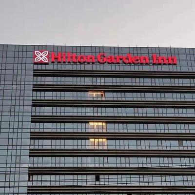 3-5mmの印刷されたアクリルの造る印の紫外線はステンレス鋼の手紙を製造した