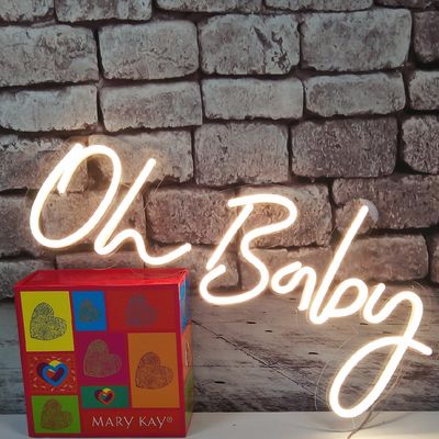 導かれる装飾の屋内は防水ネオン手紙IP65の上でつく