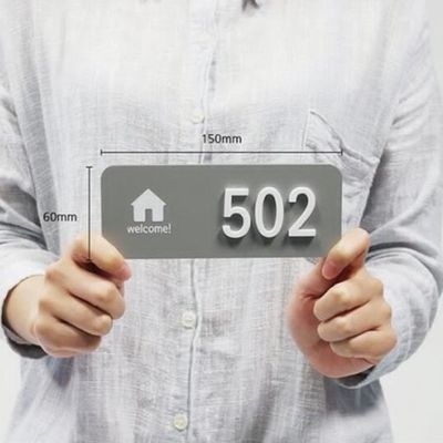 製造されたアクリルの手紙を広告する心に強く訴えるようで白いアクリルのアルファベットの手紙