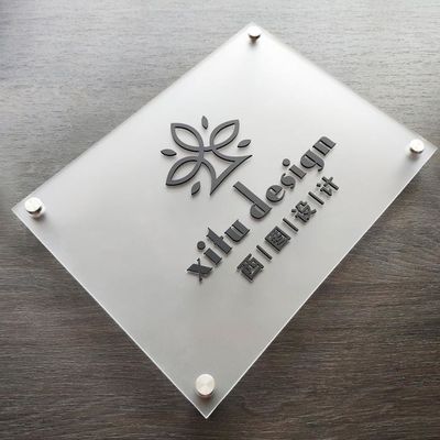 製造されたアクリルの手紙を広告する心に強く訴えるようで白いアクリルのアルファベットの手紙