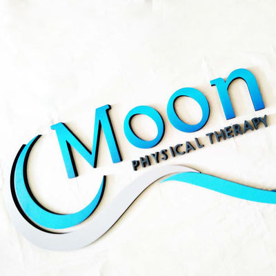 3dレーザーはアクリルの手紙の印の金を塗ったシルク スクリーン店の名前を切った