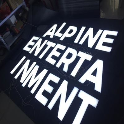 注文3dはロゴの店先の印のステンレス鋼の電気めっきを導いた