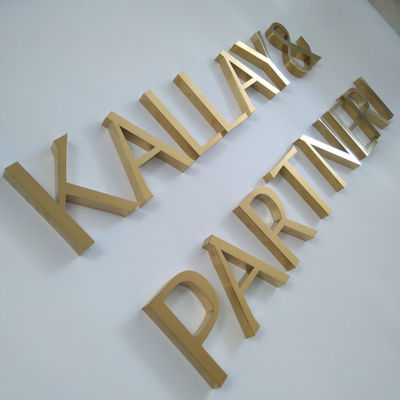 内部のオフィスのドアの金属の手紙の印はブラシをかけられたSS304電子めっきを磨いた