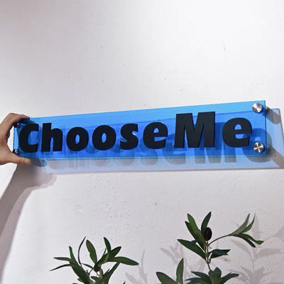 製造されたアクリルの手紙を広告する心に強く訴えるようで白いアクリルのアルファベットの手紙