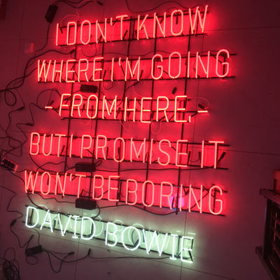 壁のための店の装飾の金属フレームのネオン ライトの単語の印