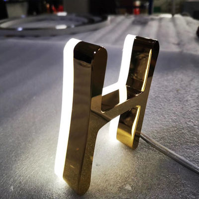 金ミラー ビジネス ロゴの表記のステンレス鋼のつけられた店先の印