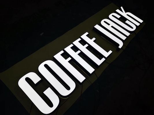 製造された金属の経路識別文字の印3Dはライト ボックスの印を導いた